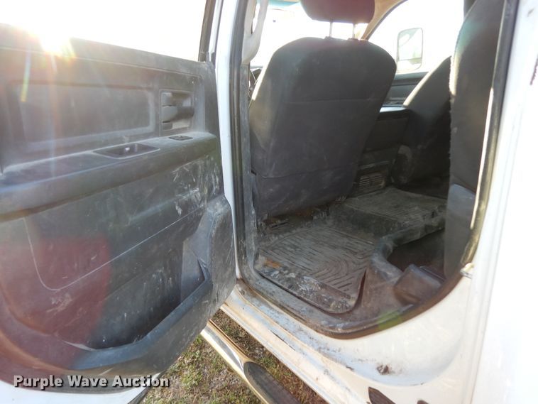 image for item DJ8042 2011 Dodge Ram 5500HD  Crew Cab truck cab and chassis