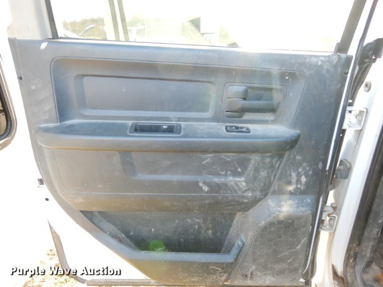 image for item DJ8042 2011 Dodge Ram 5500HD  Crew Cab truck cab and chassis