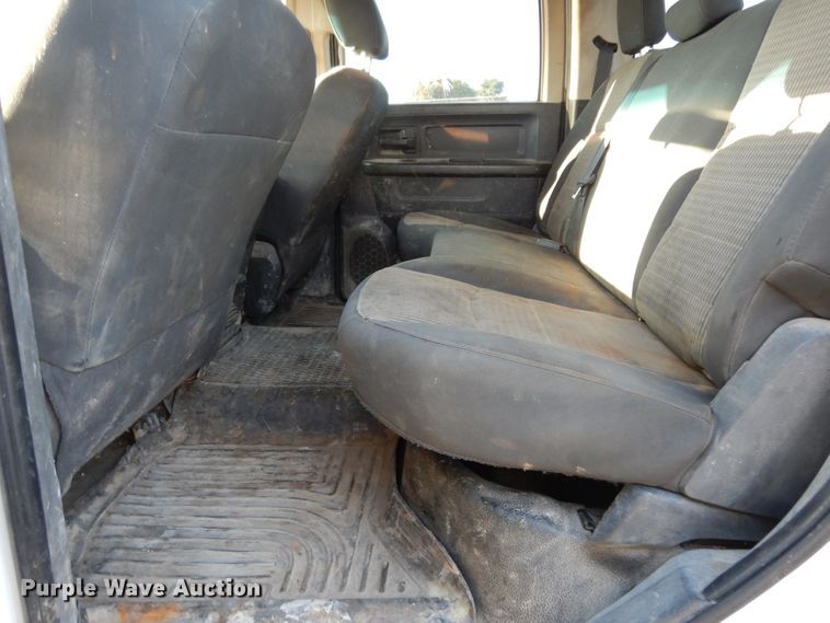 image for item DJ8042 2011 Dodge Ram 5500HD  Crew Cab truck cab and chassis