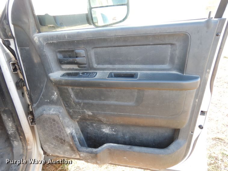 image for item DJ8042 2011 Dodge Ram 5500HD  Crew Cab truck cab and chassis