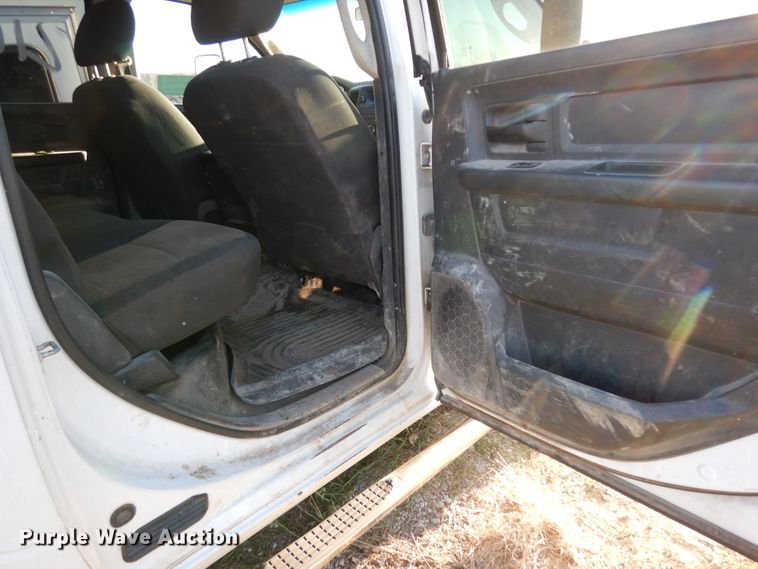 image for item DJ8042 2011 Dodge Ram 5500HD  Crew Cab truck cab and chassis