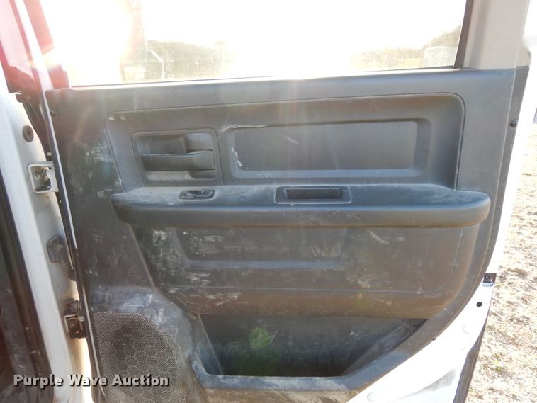 image for item DJ8042 2011 Dodge Ram 5500HD  Crew Cab truck cab and chassis