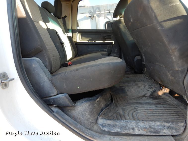 image for item DJ8042 2011 Dodge Ram 5500HD  Crew Cab truck cab and chassis