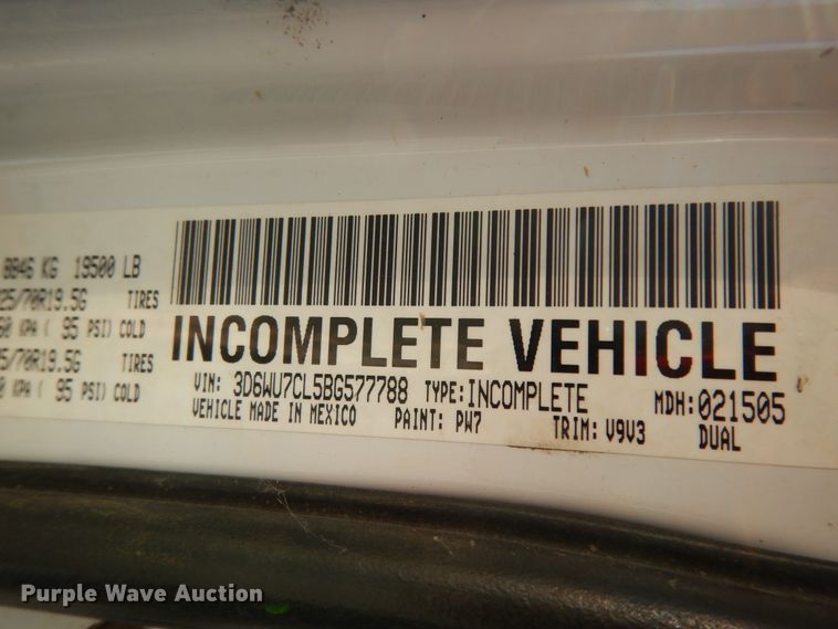 image for item DJ8042 2011 Dodge Ram 5500HD  Crew Cab truck cab and chassis