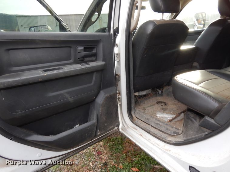 image for item DJ8064 2011 Dodge Ram 5500HD  flatbed truck