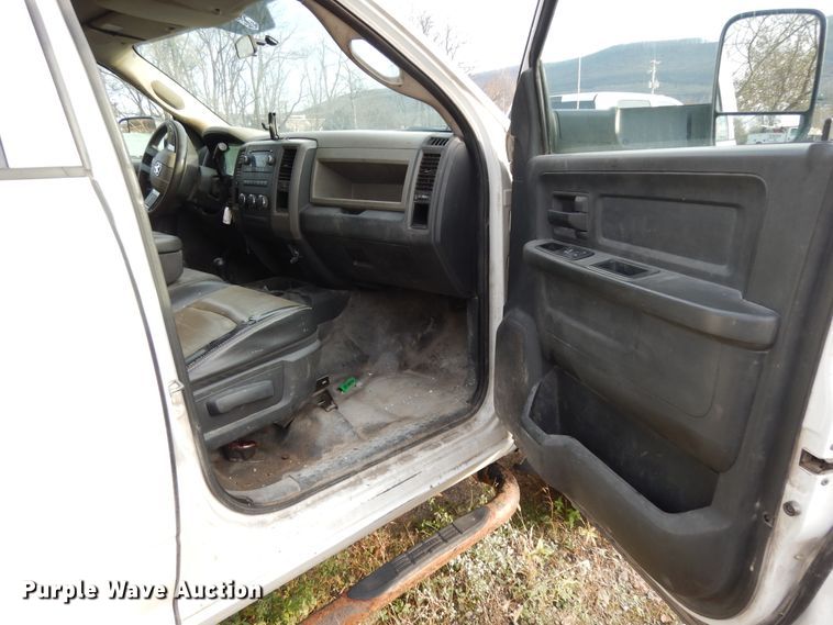 image for item DJ8064 2011 Dodge Ram 5500HD  flatbed truck