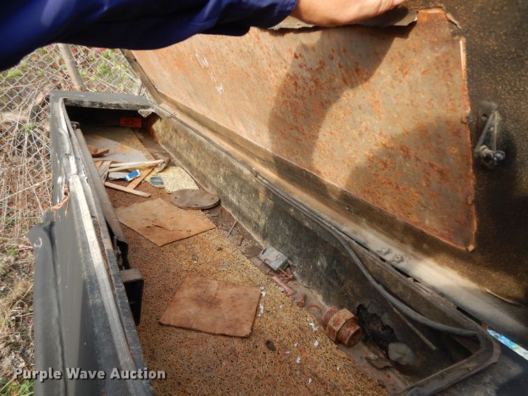 image for item DJ8064 2011 Dodge Ram 5500HD  flatbed truck