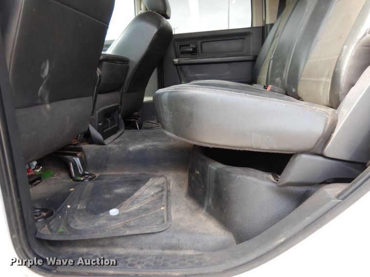 image for item DJ8082 2011 Dodge Ram 5500HD  Crew Cab flatbed truck