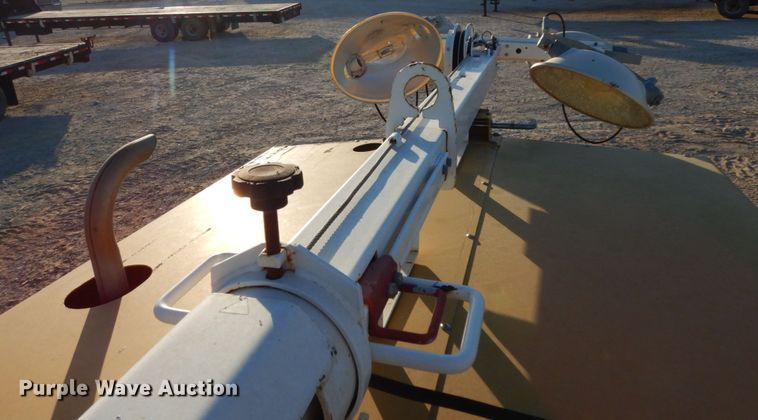 image for item DJ8085 2007 Apache utility trailer