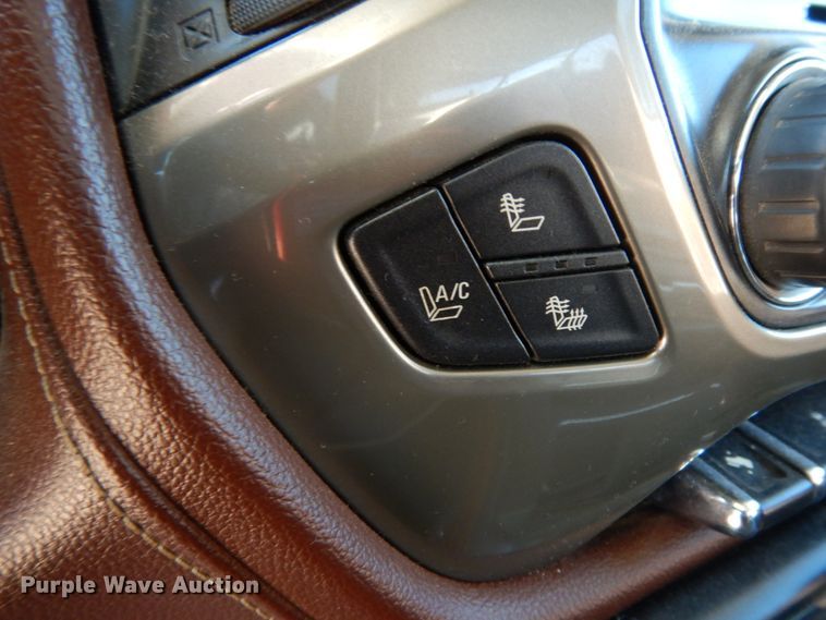 image for item DJ8096 2014 Chevrolet Silverado 1500  Crew Cab pickup truck