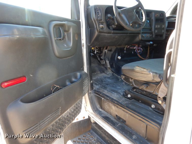 image for item DJ8109 2008 GMC C4500  Crew Cab flatbed truck