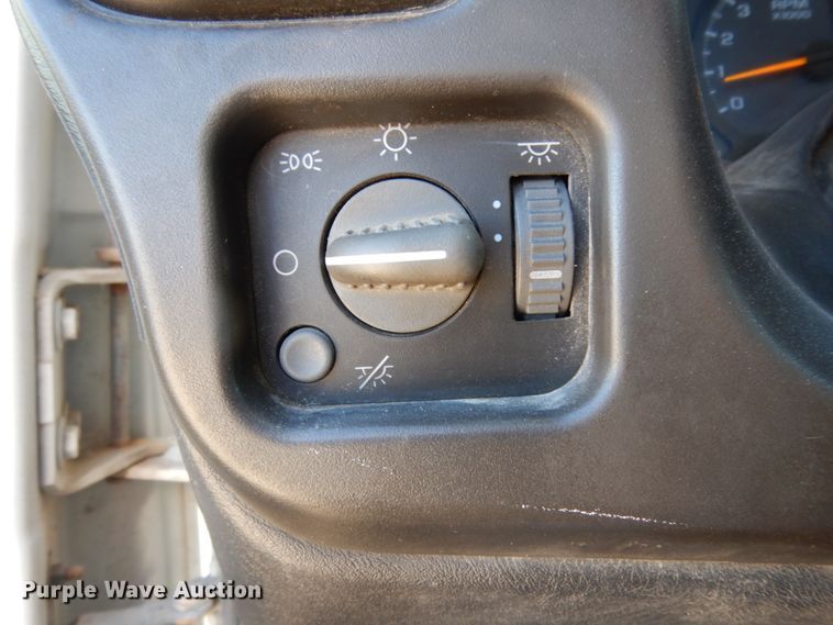 image for item DJ8109 2008 GMC C4500  Crew Cab flatbed truck