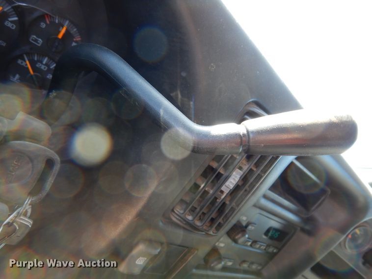 image for item DJ8109 2008 GMC C4500  Crew Cab flatbed truck