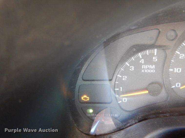 image for item DJ8109 2008 GMC C4500  Crew Cab flatbed truck