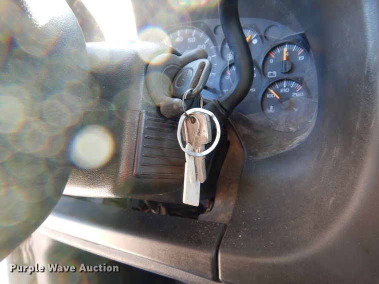 image for item DJ8109 2008 GMC C4500  Crew Cab flatbed truck