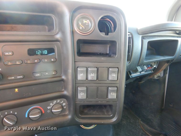 image for item DJ8109 2008 GMC C4500  Crew Cab flatbed truck