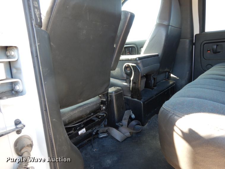 image for item DJ8109 2008 GMC C4500  Crew Cab flatbed truck