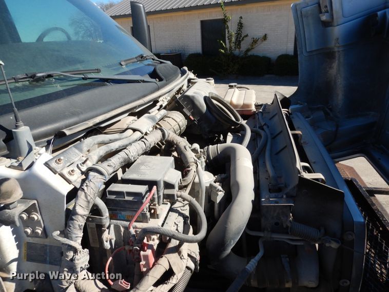 image for item DJ8109 2008 GMC C4500  Crew Cab flatbed truck