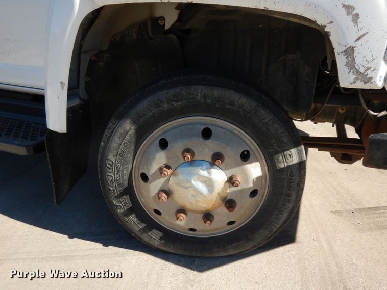 image for item DJ8109 2008 GMC C4500  Crew Cab flatbed truck