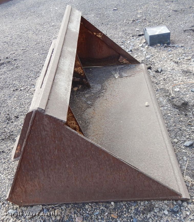 image for item DL2568 70"W skid steer bucket