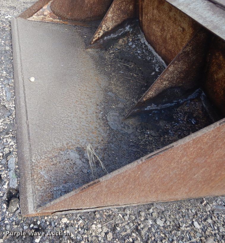 image for item DL2568 70"W skid steer bucket