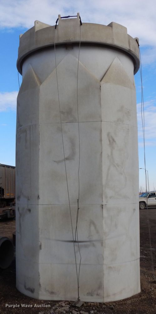 image for item DL2571 Poly tank