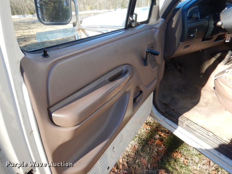 image for item DY9646 1995 Ford F450 Super Duty  bucket truck