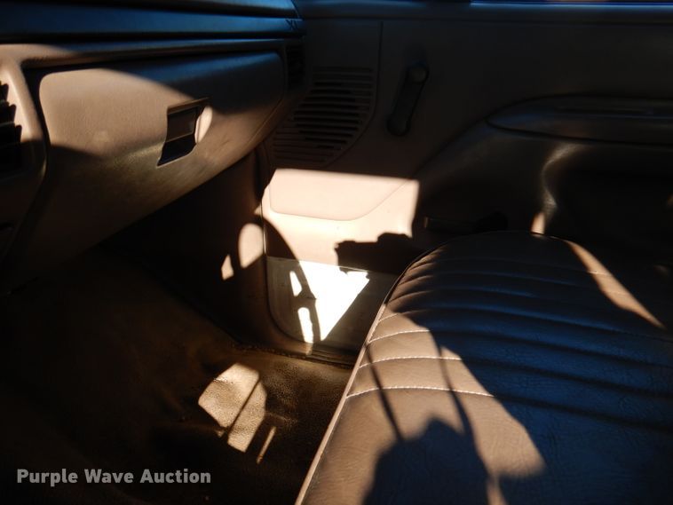 image for item DY9646 1995 Ford F450 Super Duty  bucket truck