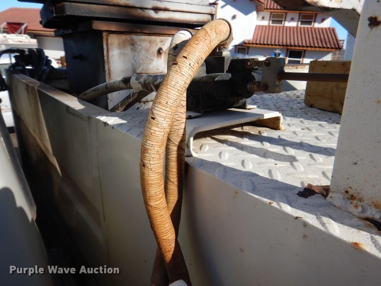 image for item DY9646 1995 Ford F450 Super Duty  bucket truck