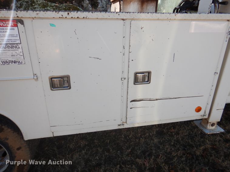 image for item DY9646 1995 Ford F450 Super Duty  bucket truck