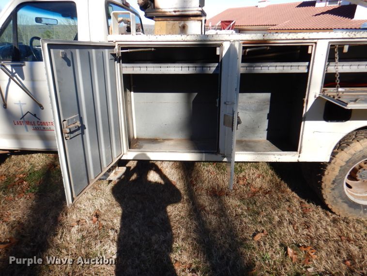 image for item DY9646 1995 Ford F450 Super Duty  bucket truck