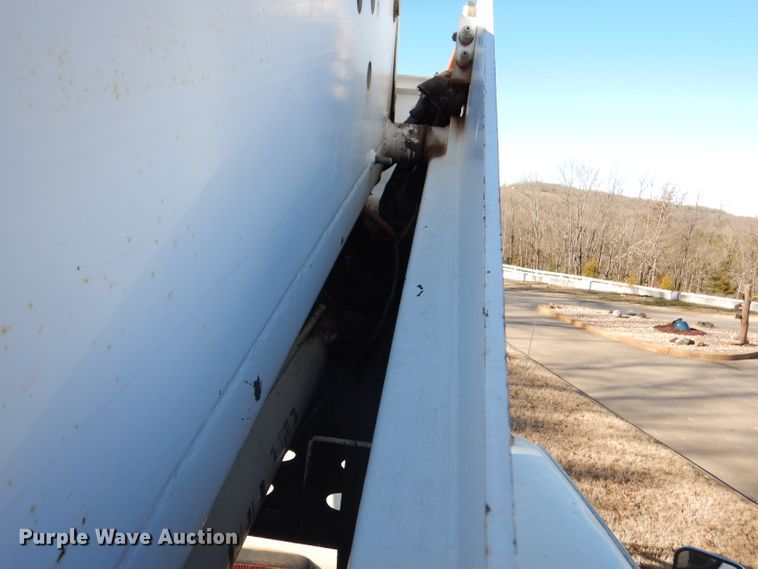 image for item DY9646 1995 Ford F450 Super Duty  bucket truck