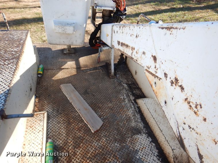 image for item DY9646 1995 Ford F450 Super Duty  bucket truck