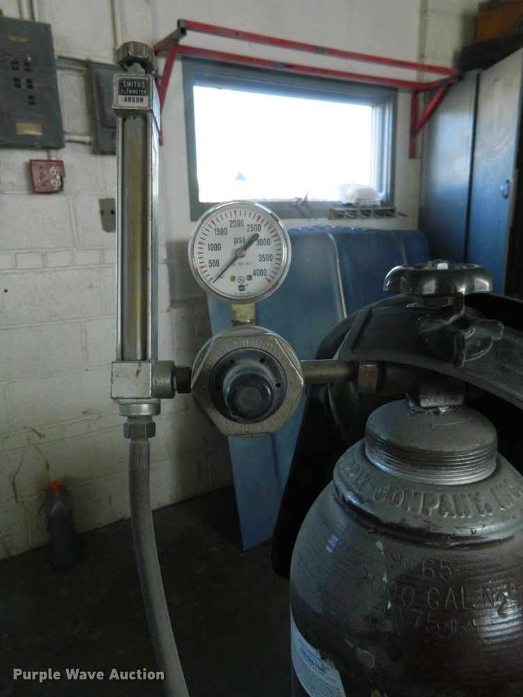 image for item GE9923 Miller Millermatic 200 wire welder