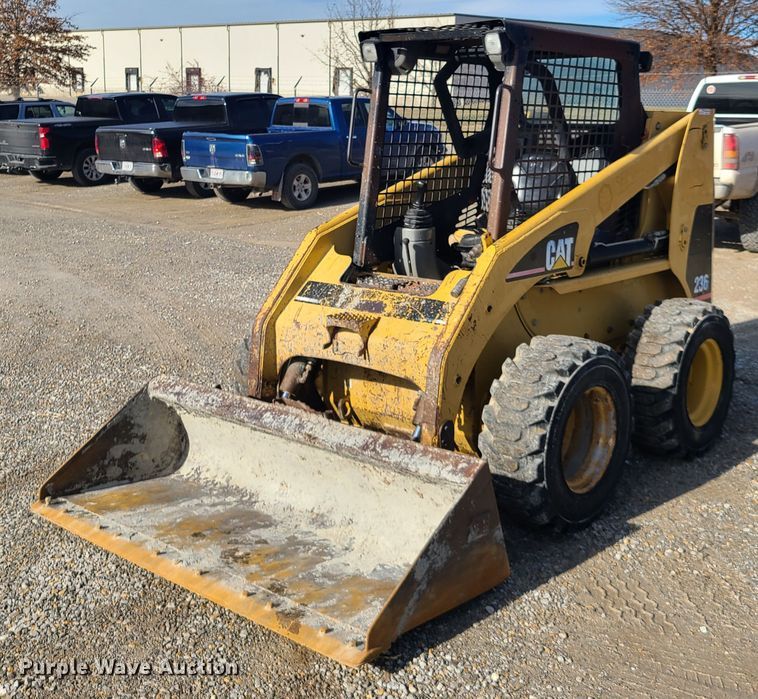 1999 Caterpillar 236 skid steer in Sedalia, MO | Item GY9664 sold