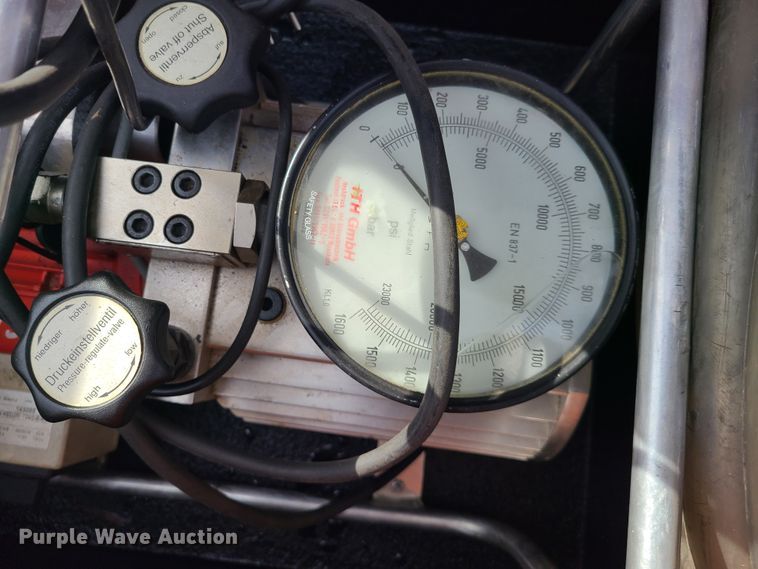 image for item GY9671 ITH  hydraulic bolt tensioner