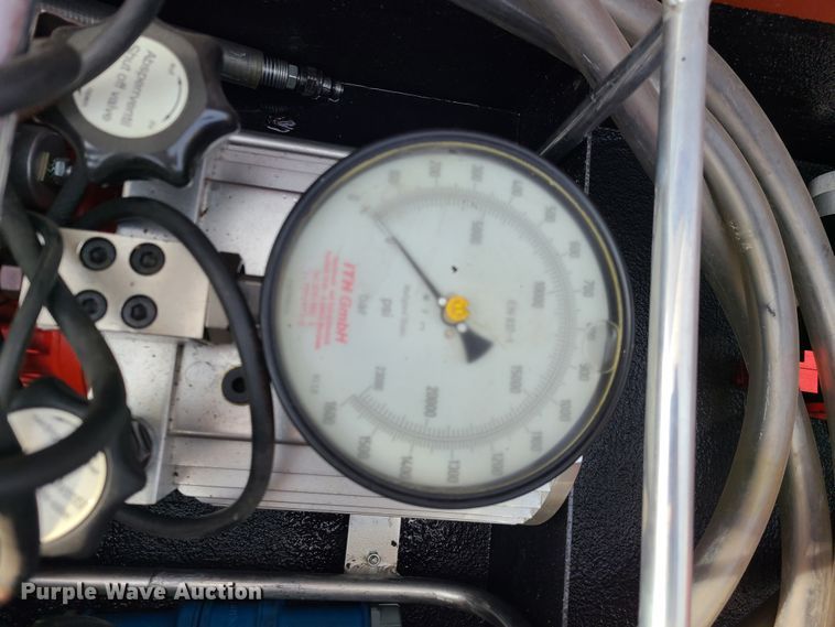 image for item GY9672 ITH  hydraulic bolt tensioner