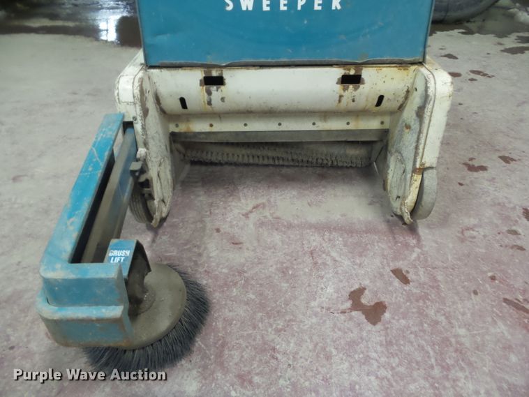 image for item HF9781 Tennant 42E sweeper