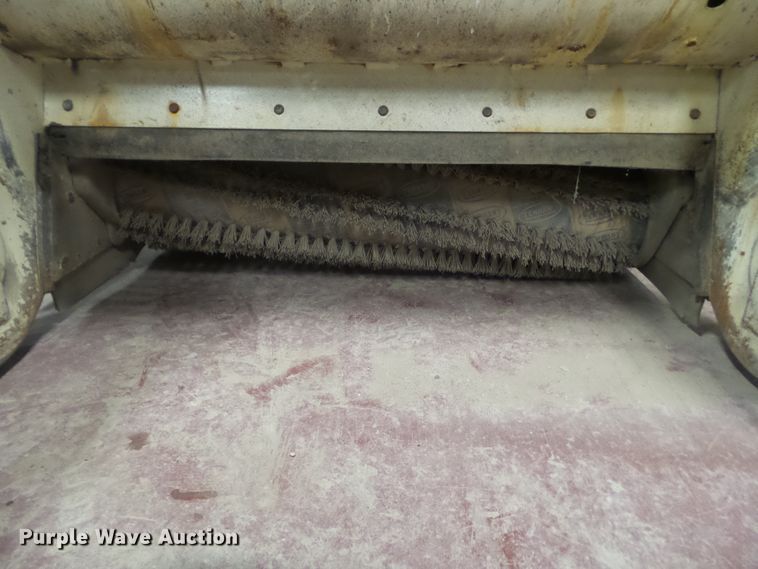 image for item HF9781 Tennant 42E sweeper