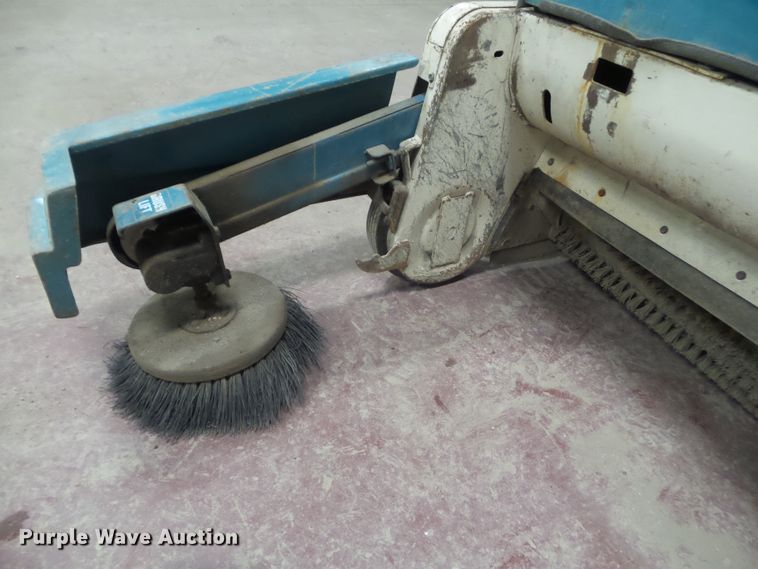 image for item HF9781 Tennant 42E sweeper