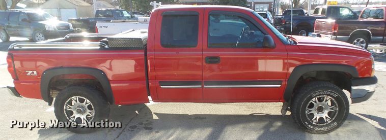 image for item HF9784 2005 Chevrolet Silverado 1500 Ext. Cab pickup truck