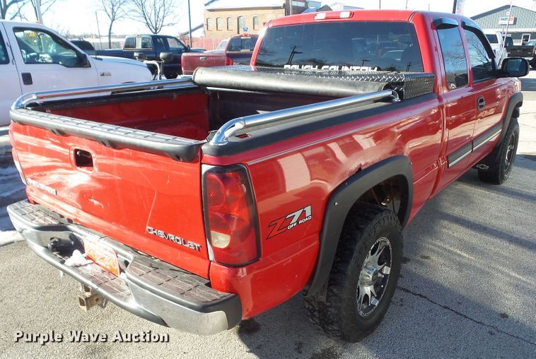 image for item HF9784 2005 Chevrolet Silverado 1500 Ext. Cab pickup truck