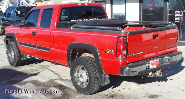 image for item HF9784 2005 Chevrolet Silverado 1500 Ext. Cab pickup truck