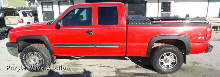 image for item HF9784 2005 Chevrolet Silverado 1500 Ext. Cab pickup truck
