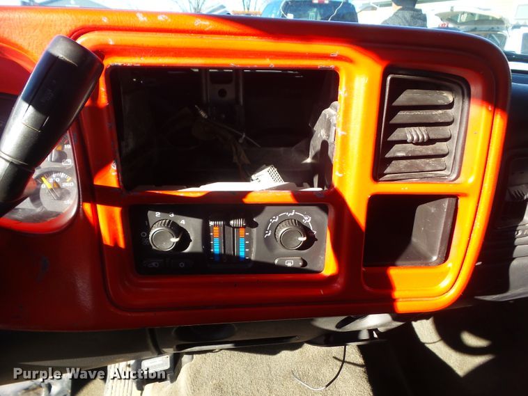 image for item HF9784 2005 Chevrolet Silverado 1500 Ext. Cab pickup truck