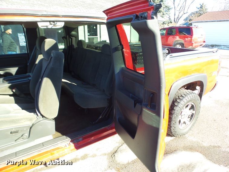 image for item HF9784 2005 Chevrolet Silverado 1500 Ext. Cab pickup truck