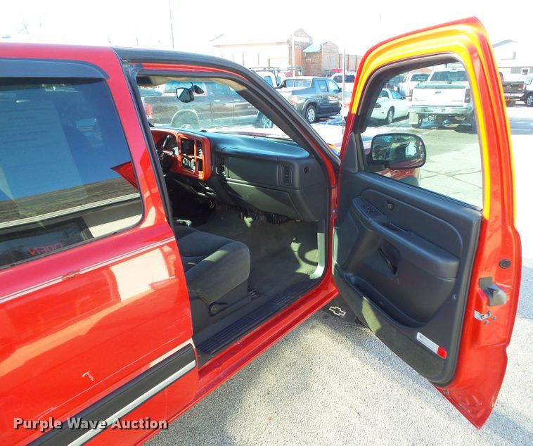image for item HF9784 2005 Chevrolet Silverado 1500 Ext. Cab pickup truck
