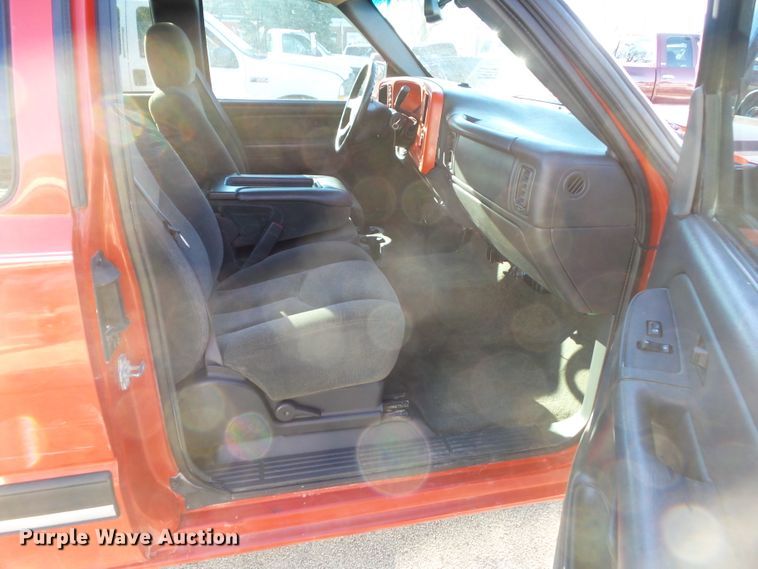 image for item HF9784 2005 Chevrolet Silverado 1500 Ext. Cab pickup truck