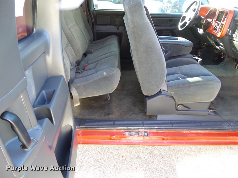 image for item HF9784 2005 Chevrolet Silverado 1500 Ext. Cab pickup truck