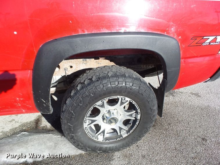 image for item HF9784 2005 Chevrolet Silverado 1500 Ext. Cab pickup truck